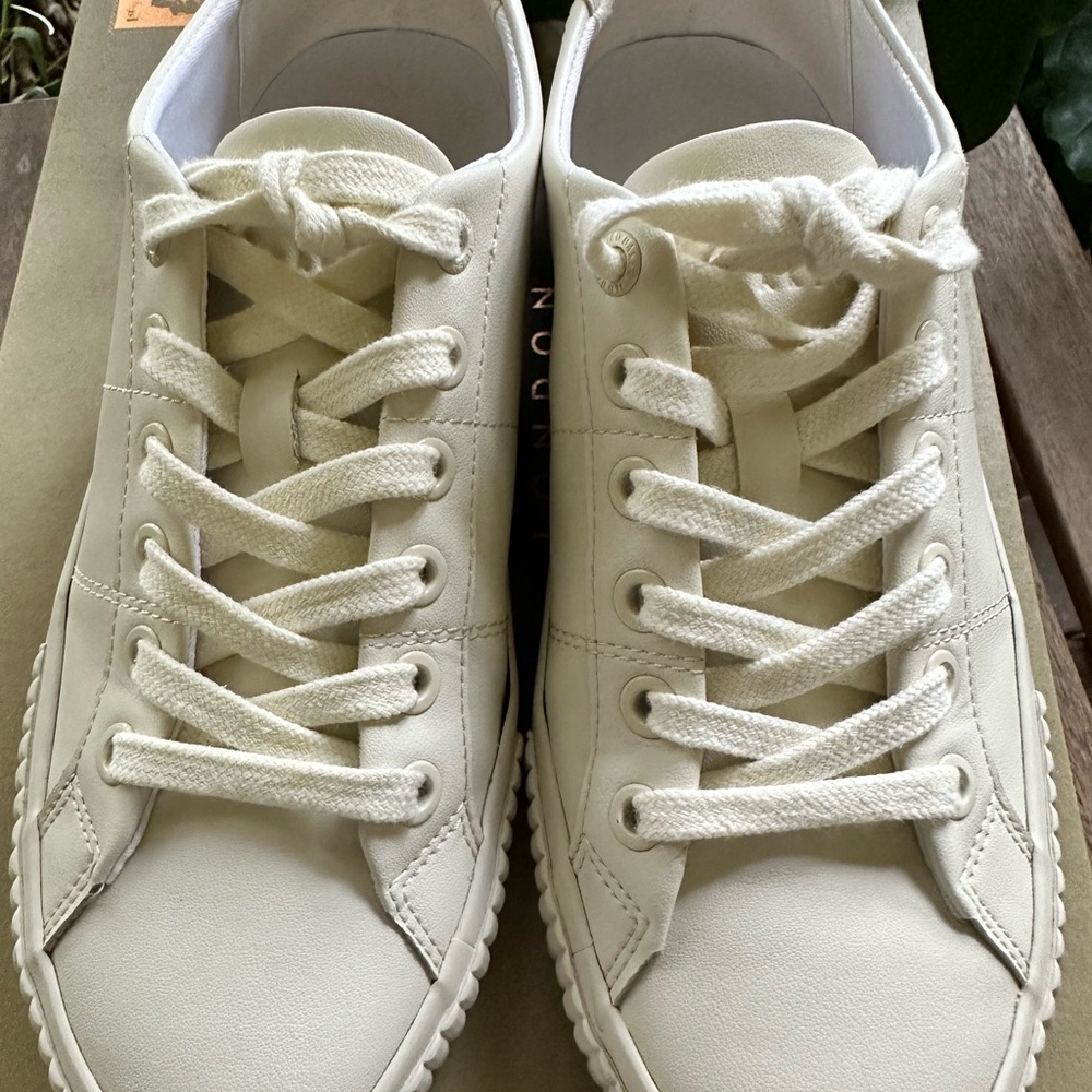 TED BAKER LONDON Lace-up Trainers.  Ecru.  Size 37.5 (US 7/7.5) Minimalist